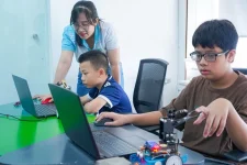 robot-giao-duc-thong-minh-cho-tre-nho-1.webp